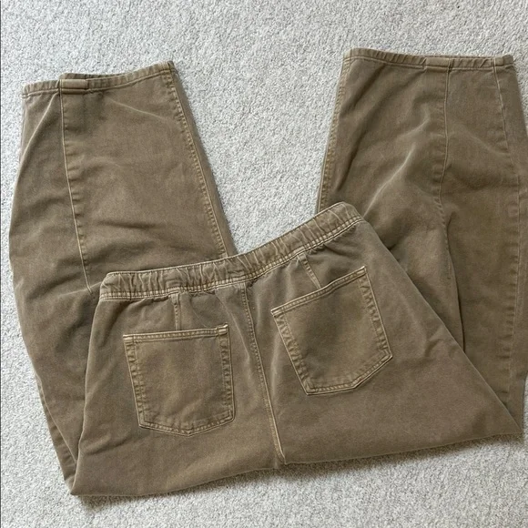 GAP Women's barrel leg Drawstring Pants in Olive - Picture 4 of 5